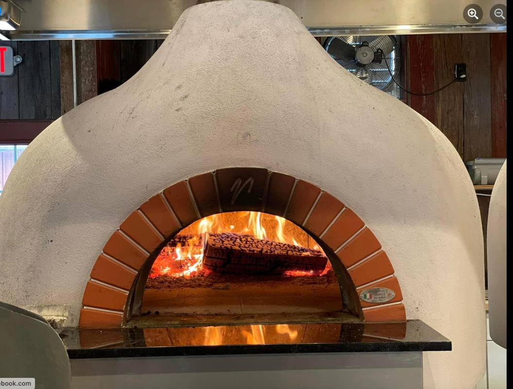 Wood fired pizza oven at Knaebes